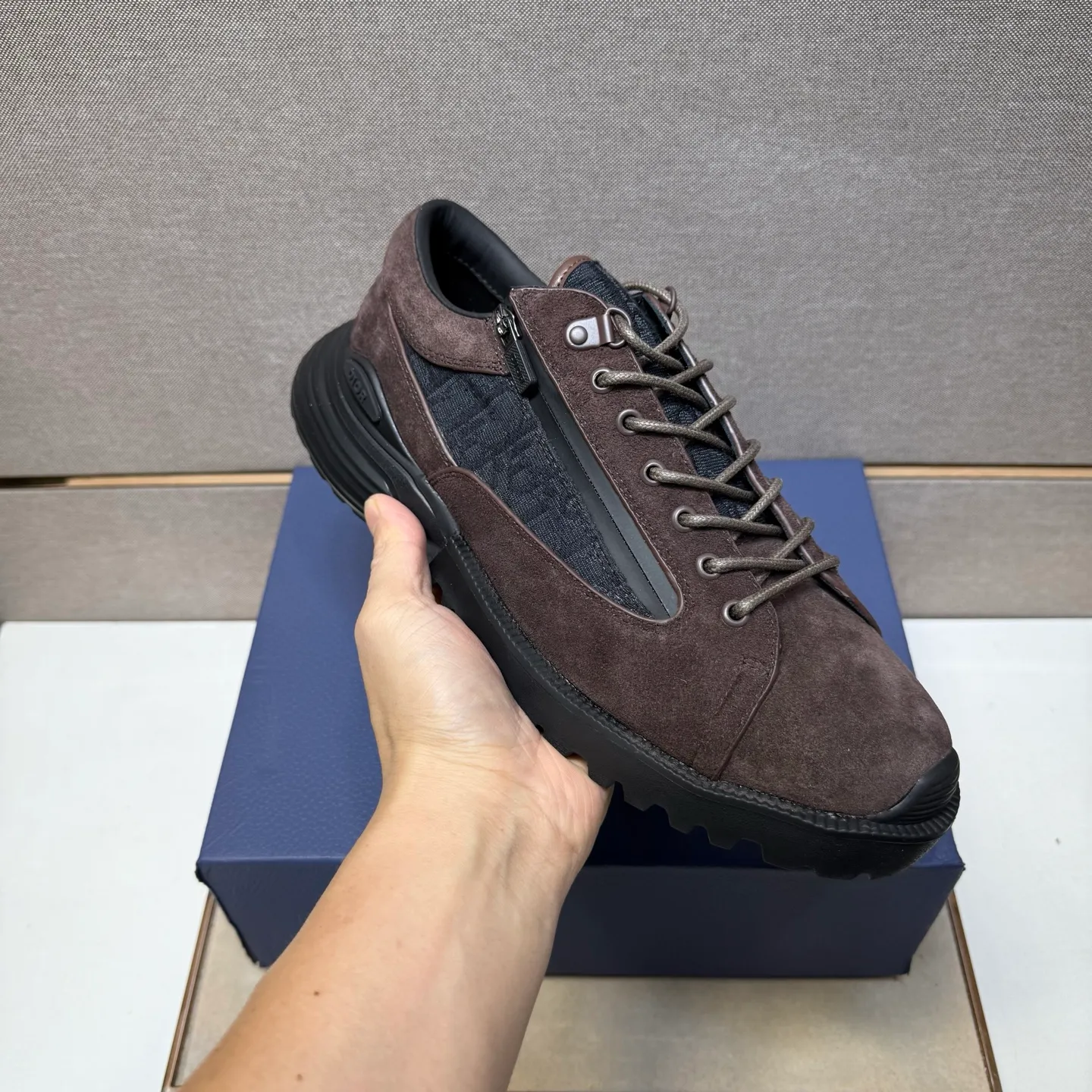 ⬛️Men's shoes 💰p560 [Dior~] Men's casual shoes 2025z cabinet sales simultaneously 🔶Size: 39-44 #️⃣ 🔷2 colors🔜The upper is made of multi-material splicing➕Genuine leather lining, comfortable and breathable, sole: original comfortable and wear-resistant outsole, ⚠️Real shot📱Photographed🎬The real thing is better📢📢📢
